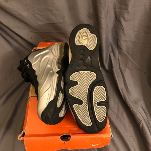 Tim Duncan foamposite size 9 1/2 - Picture 10 of 10